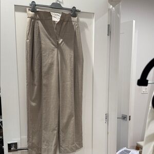 Low classic taupe trousers